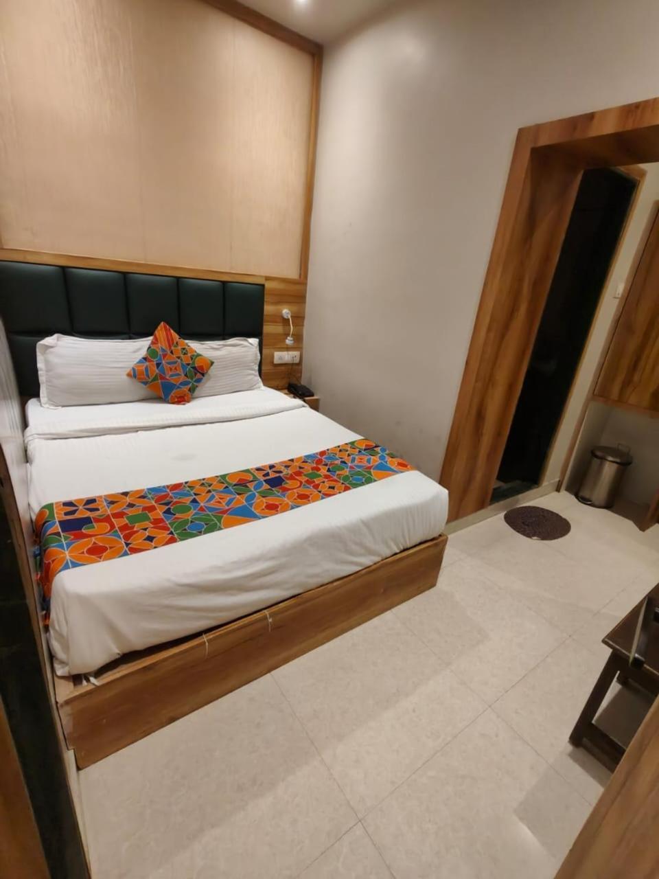 Hotel Sun City Near Saifee Hospital And Hn Reliance Bombaim Exterior foto